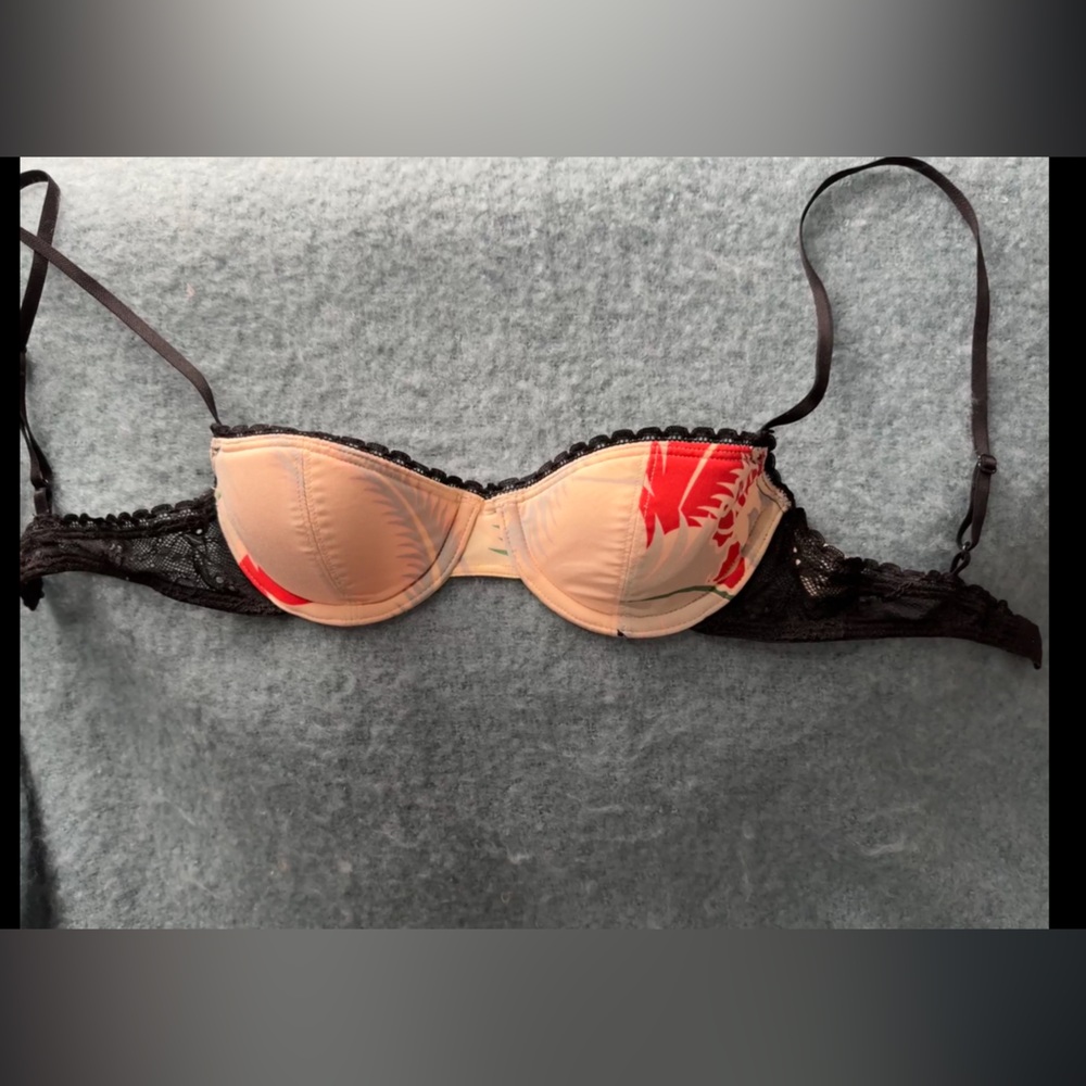 Calvin Klein Demi-cup Japanese style Bra - Size 32A with black lace